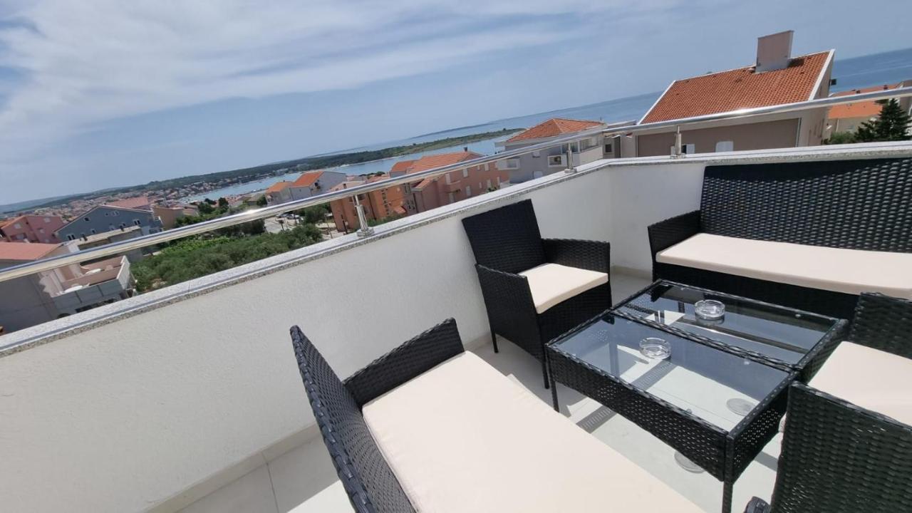 Kings Landing Apartment โนวาลยา ภายนอก รูปภาพ