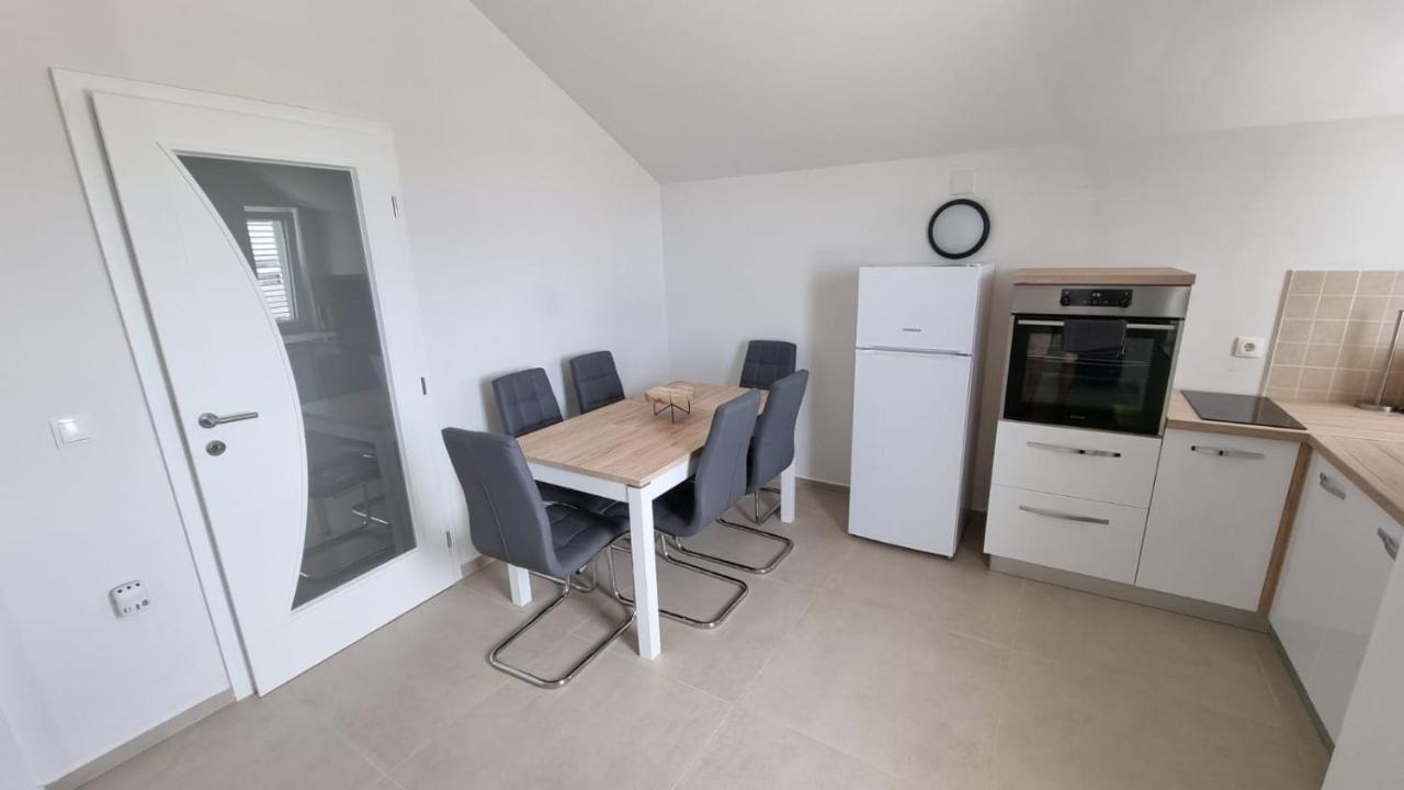 Kings Landing Apartment โนวาลยา ภายนอก รูปภาพ