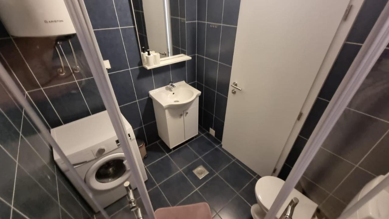 Kings Landing Apartment โนวาลยา ภายนอก รูปภาพ