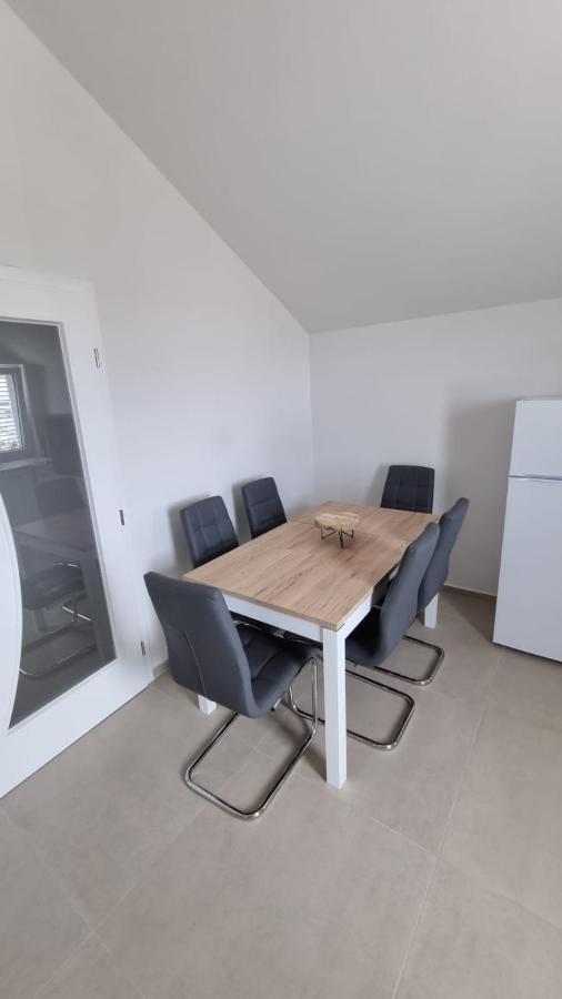 Kings Landing Apartment โนวาลยา ภายนอก รูปภาพ