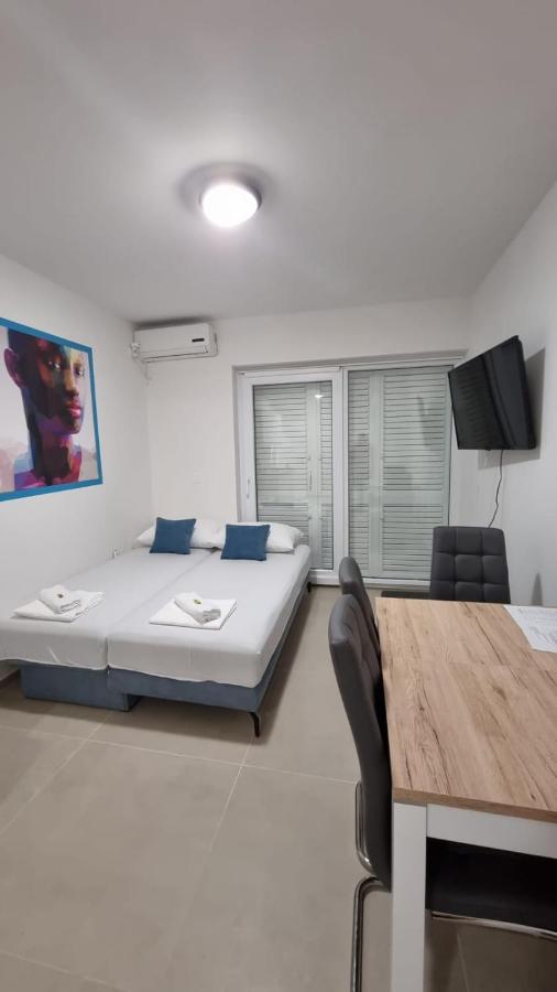 Kings Landing Apartment โนวาลยา ภายนอก รูปภาพ
