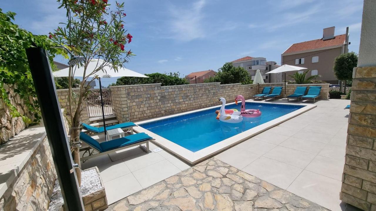 Kings Landing Apartment โนวาลยา ภายนอก รูปภาพ
